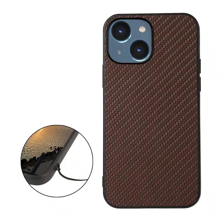 Cityhoesje-iPhone 15-Backcover-Carbon Fiber Texture PU Leather Coated TPU Case -Bruin-2-Cityhoesje.nl